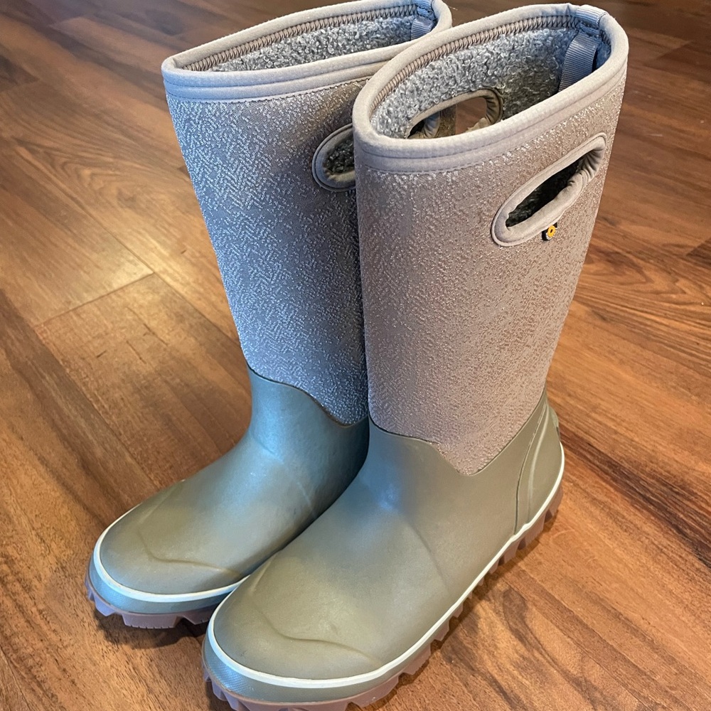 Women’s BOGS boots Whiteout Dots in taupe size 10